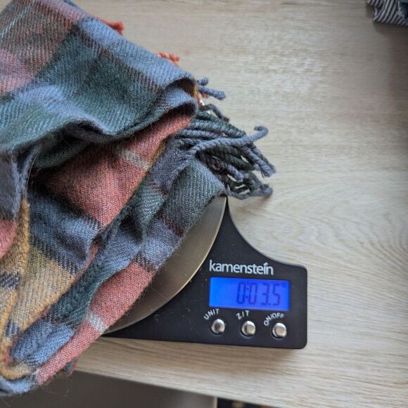 Highland Tartan Tweeds of Scotland 100% Lambswool Buchanan Antiques Scarf - Picture 10 of 10